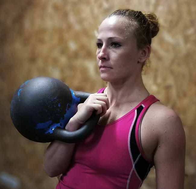 nóri kettlebellt tart